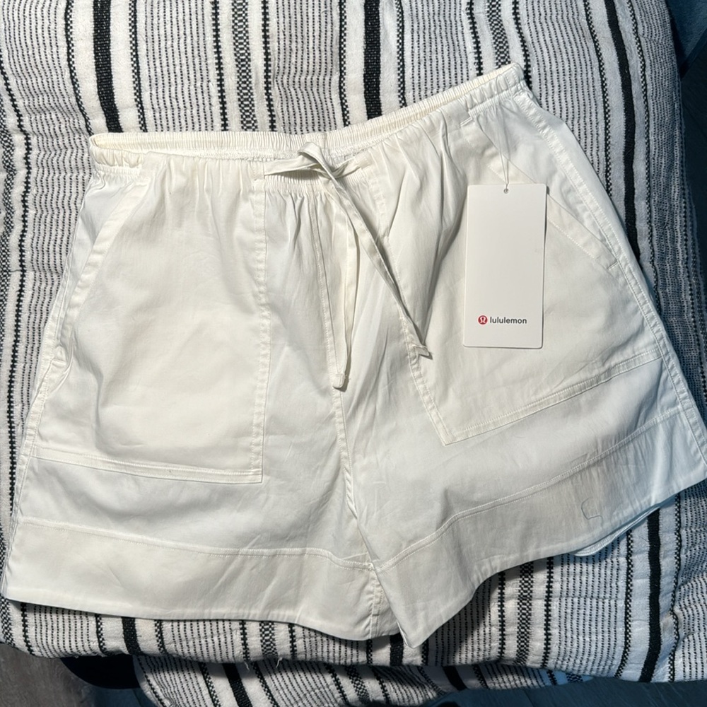 LULULEMON NWT Cotton Blend Poplin High Rise Short 4” Size Small